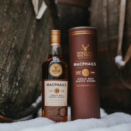 MacPhail's 21 Jahre Single Malt Whisky im Schnee