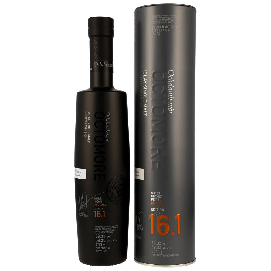 Vorderseite der Flasche und Verpackung vom Octomore 16.1 5 Jahre Single Malt Whisky