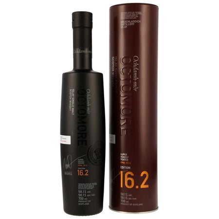 Vorderseite der Flasche und Verpackung vom Octomore 16.2 5 Jahre Single Malt Whisky